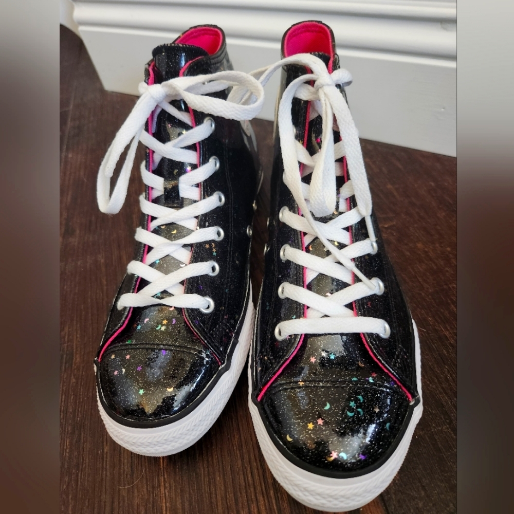 Girl's Size 6 Converse, Glittery Sparkly Fun Trendy High Tops Hi-Tops